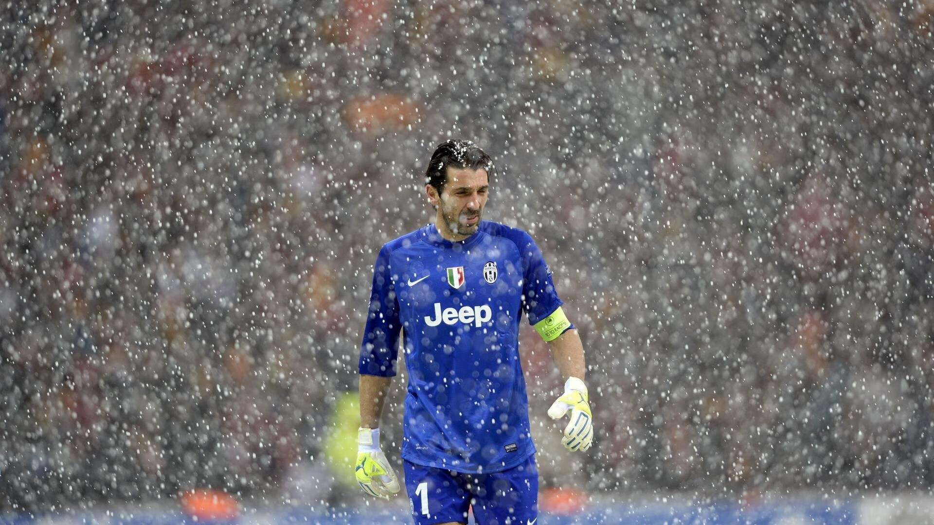 选手换气节奏平稳，后程不崩盘，换气技巧